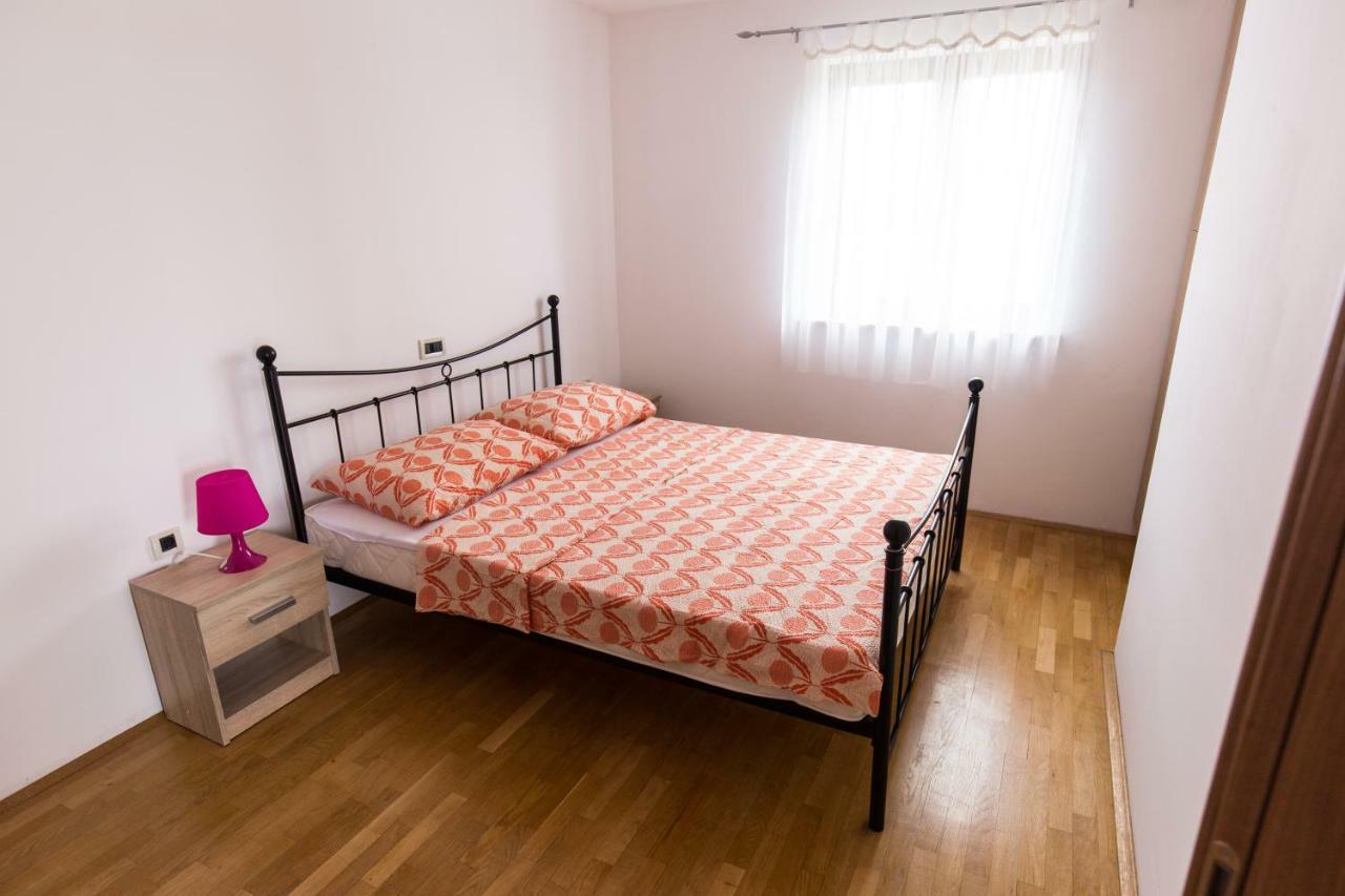 Simonetti Apartments Malinska Bagian luar foto