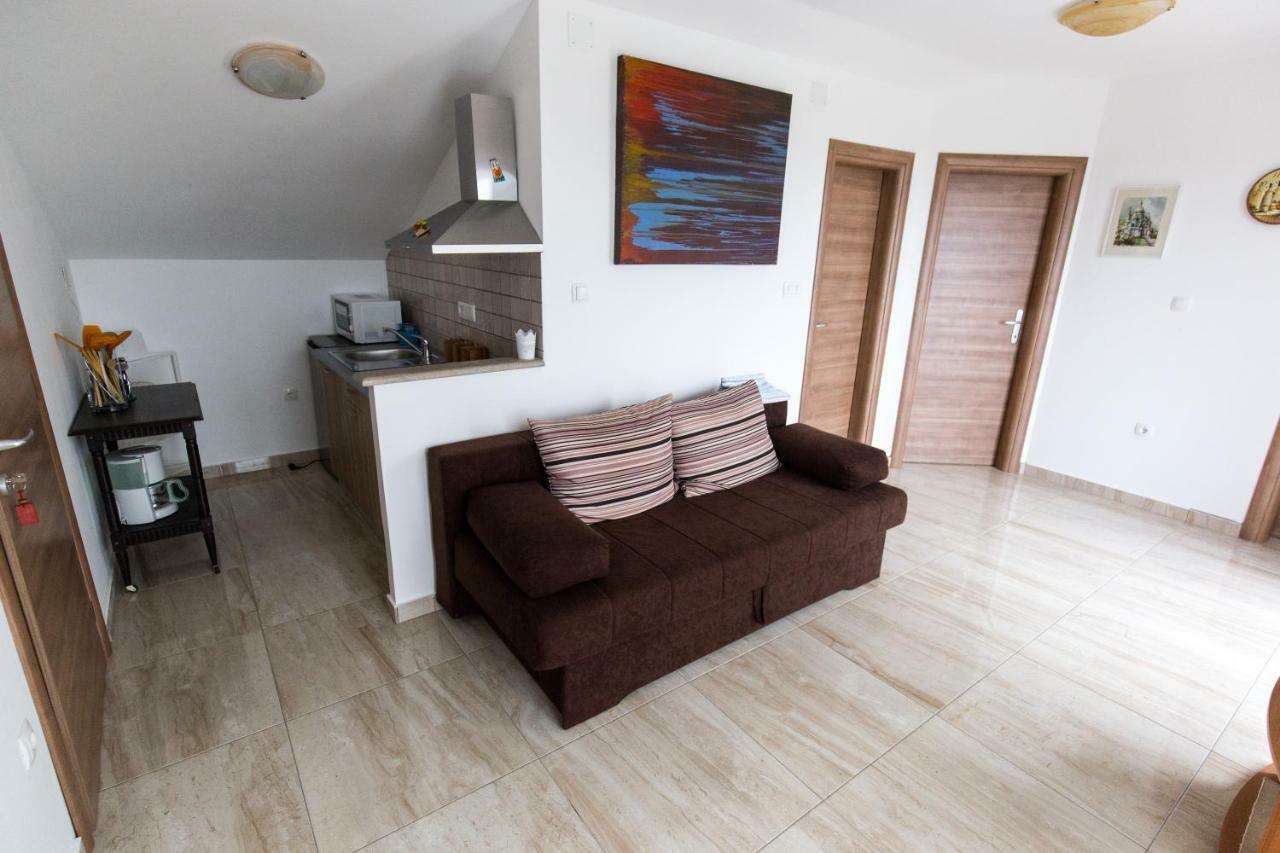 Simonetti Apartments Malinska Bagian luar foto
