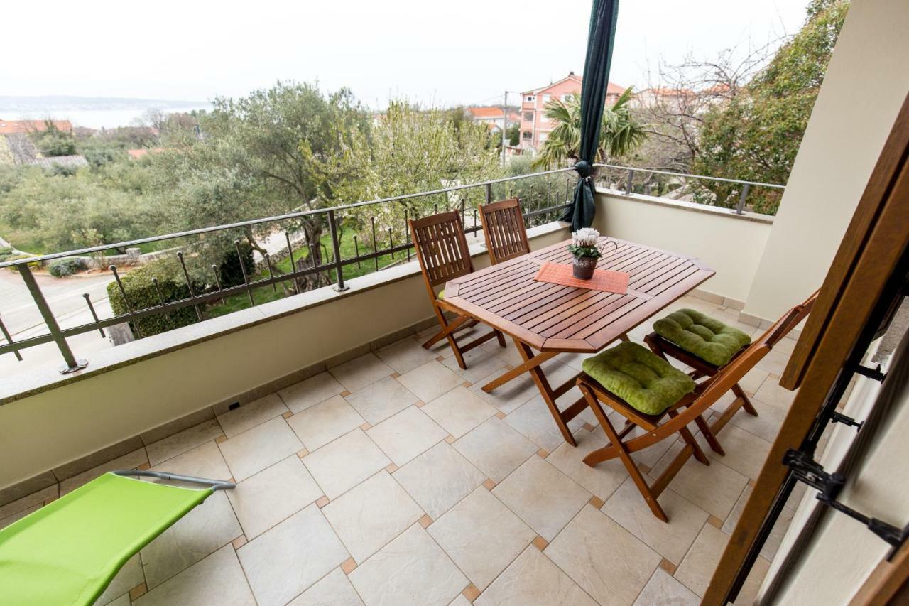 Simonetti Apartments Malinska Bagian luar foto