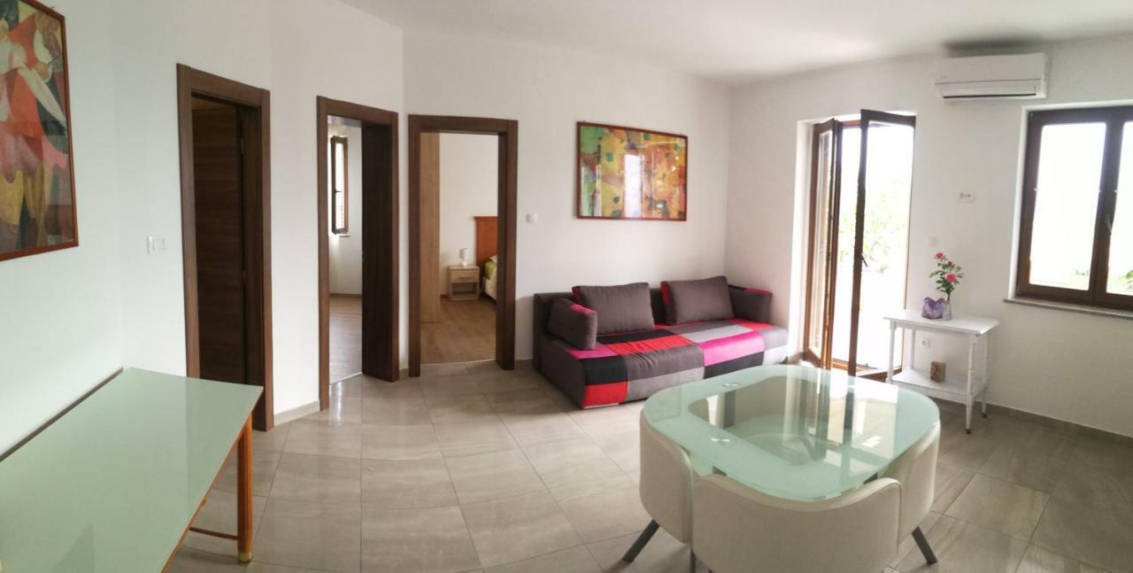 Simonetti Apartments Malinska Bagian luar foto