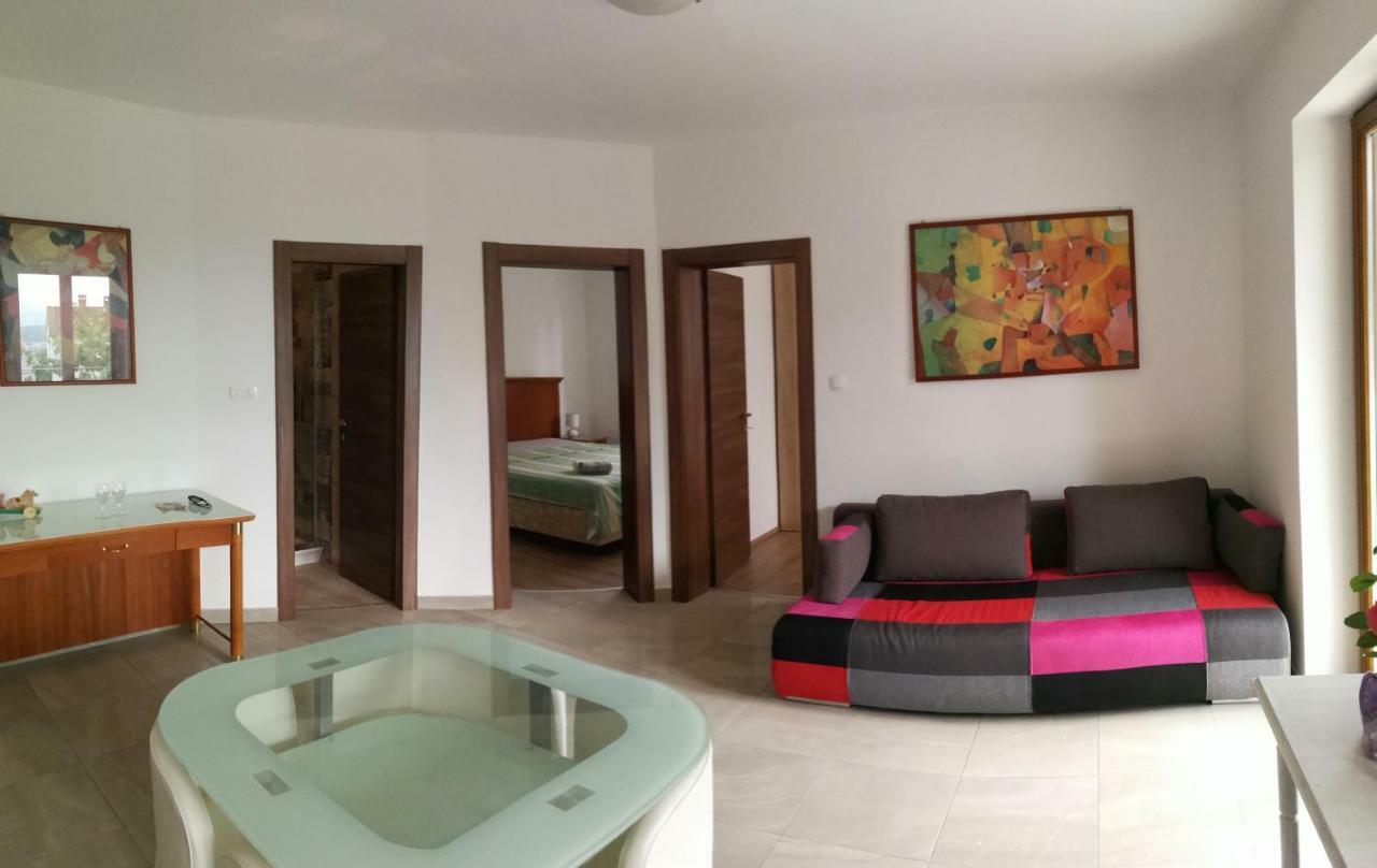 Simonetti Apartments Malinska Bagian luar foto