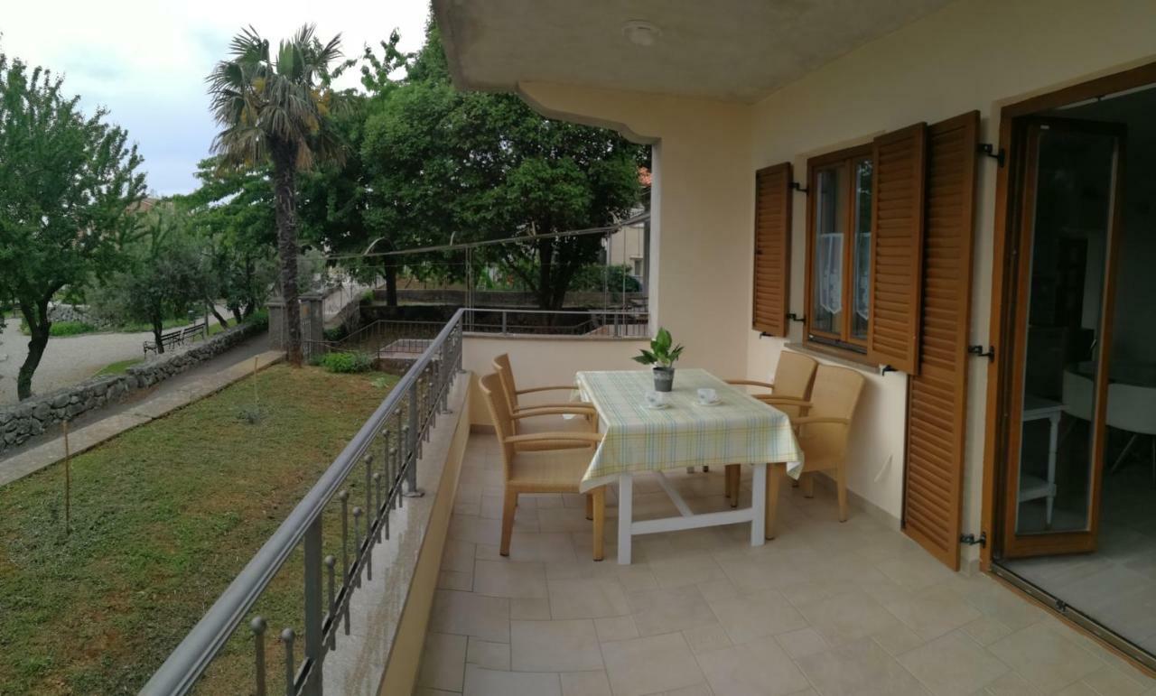 Simonetti Apartments Malinska Bagian luar foto